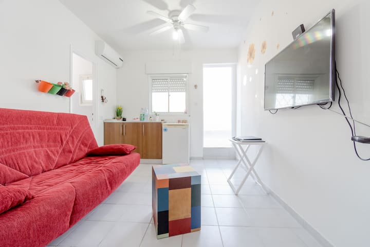 The apartment is in a good location of Ashdod. ASHDOD