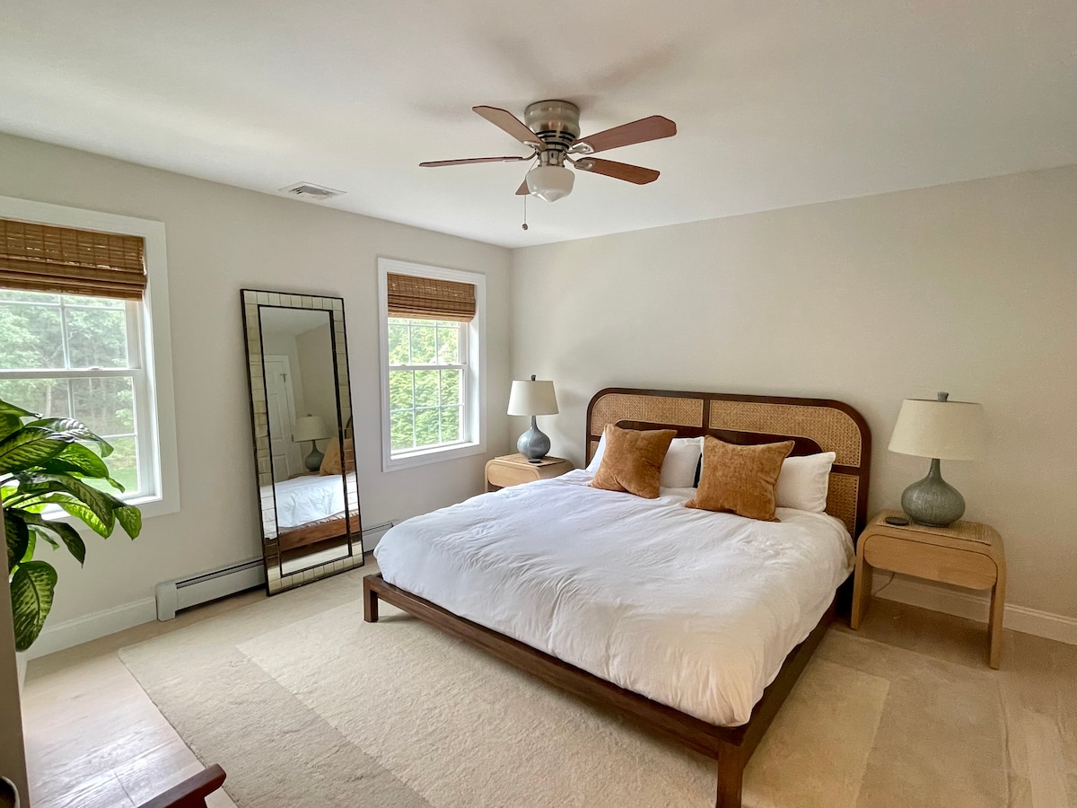 Glavna spavaća soba na katu s bračnim krevetom 