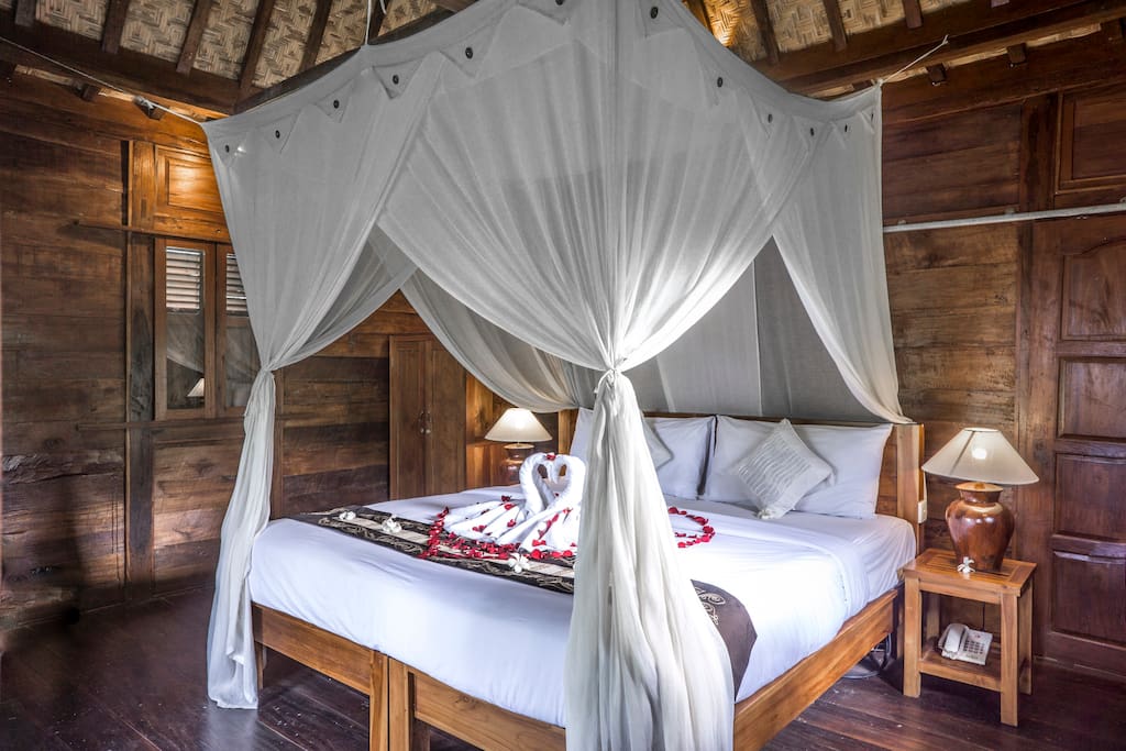 Your romantic bed overlooking the jungle and the sound of nature