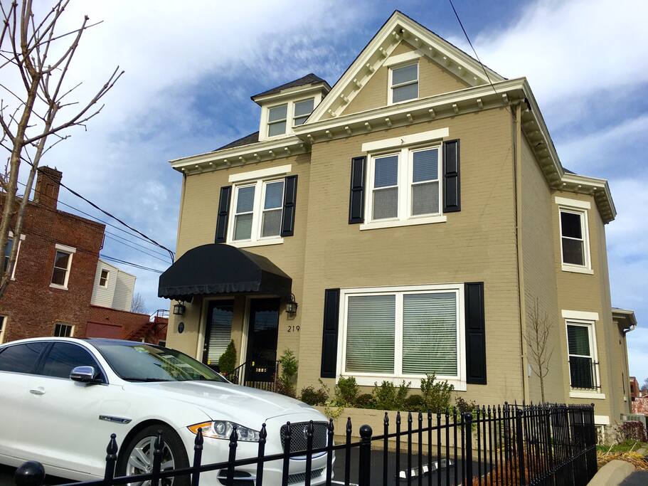 Charming, private and quiet place with Rupp Arena just a few blocks away