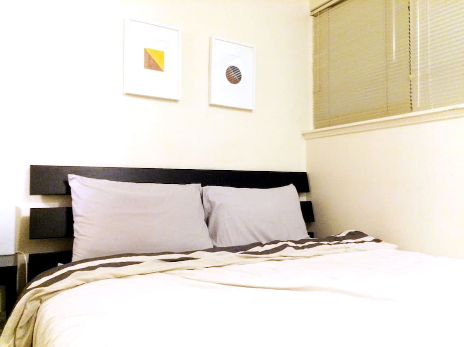 Stylish mid-century flat conveniently located on First Hill near downtown Seattle.