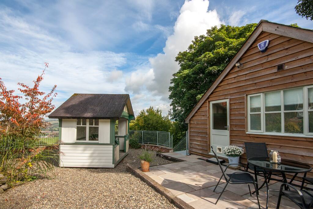 Revolving Edwardian Summer House and patio