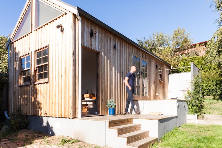 Designer Tiny Home In Key Location - Hobart