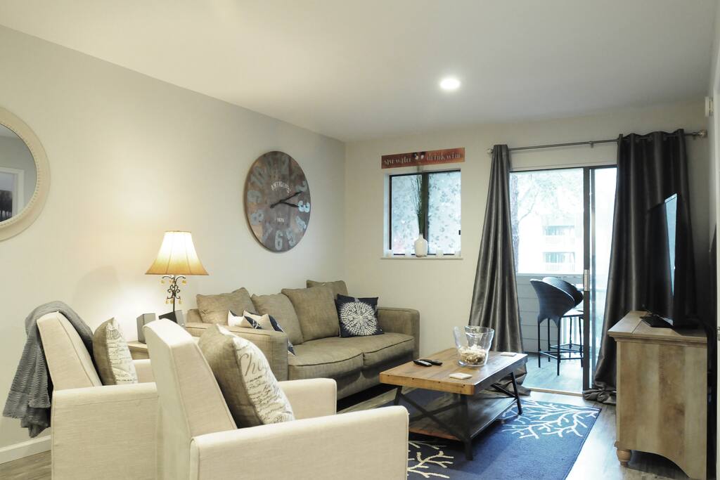 Living Area featuring queen size pullout and 2 recliners.