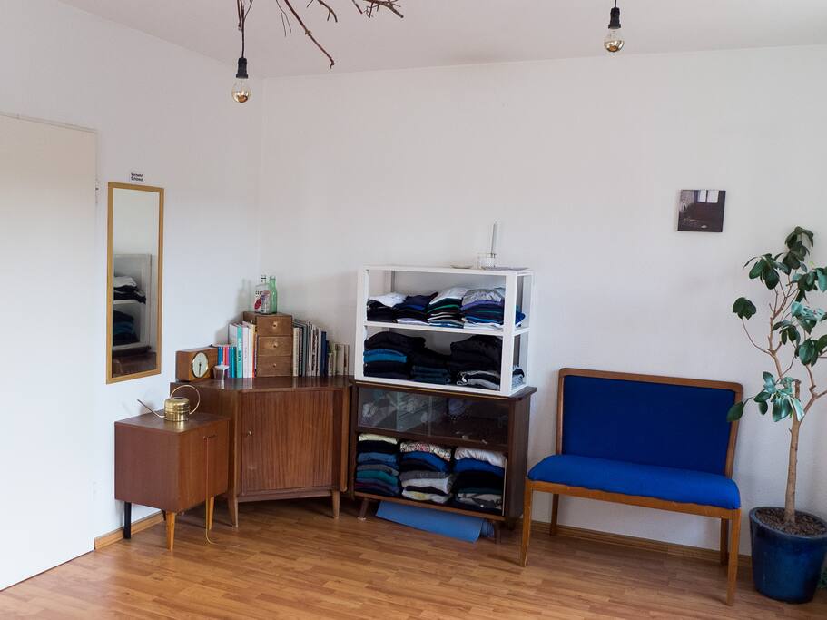 Schlafzimmer / Bedroom