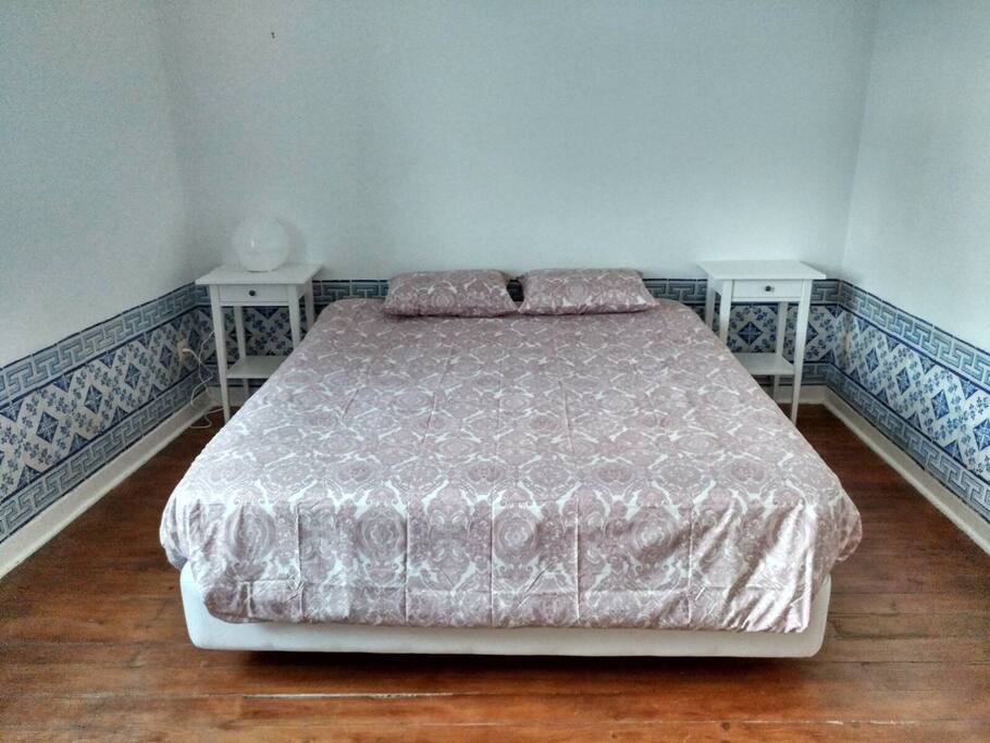 Azulejo Room (Bedroom) - King size bed (1.60 x 2.00 m)