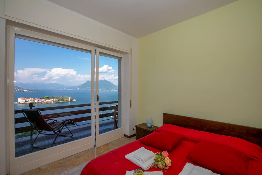 Master bedroom with a view of the lake and the Borromean Islands
