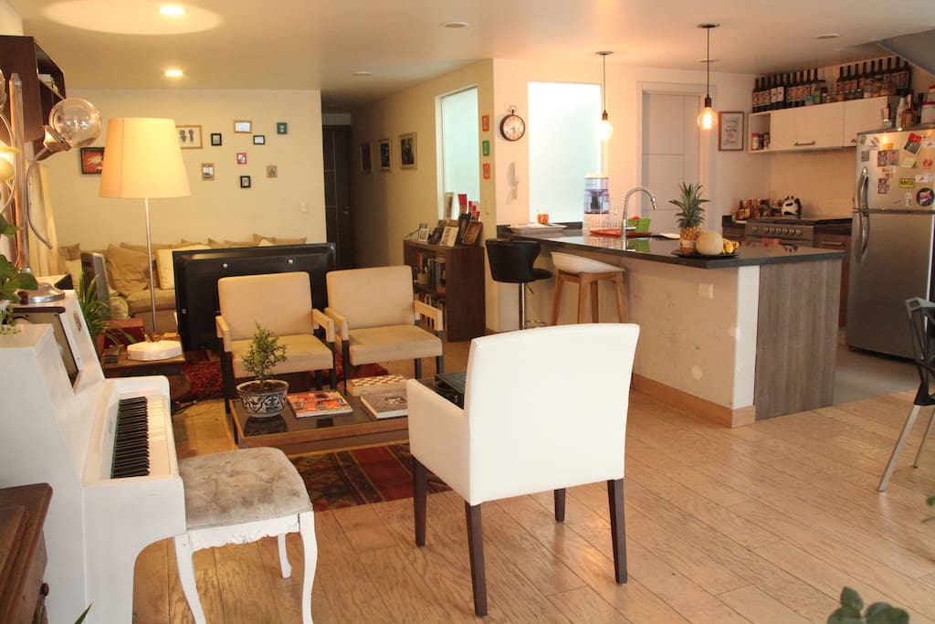 It's an open, well distributed loft, with plenty of room to hangout during your visit to the city that us "Chilangos" call "Mi Casa".