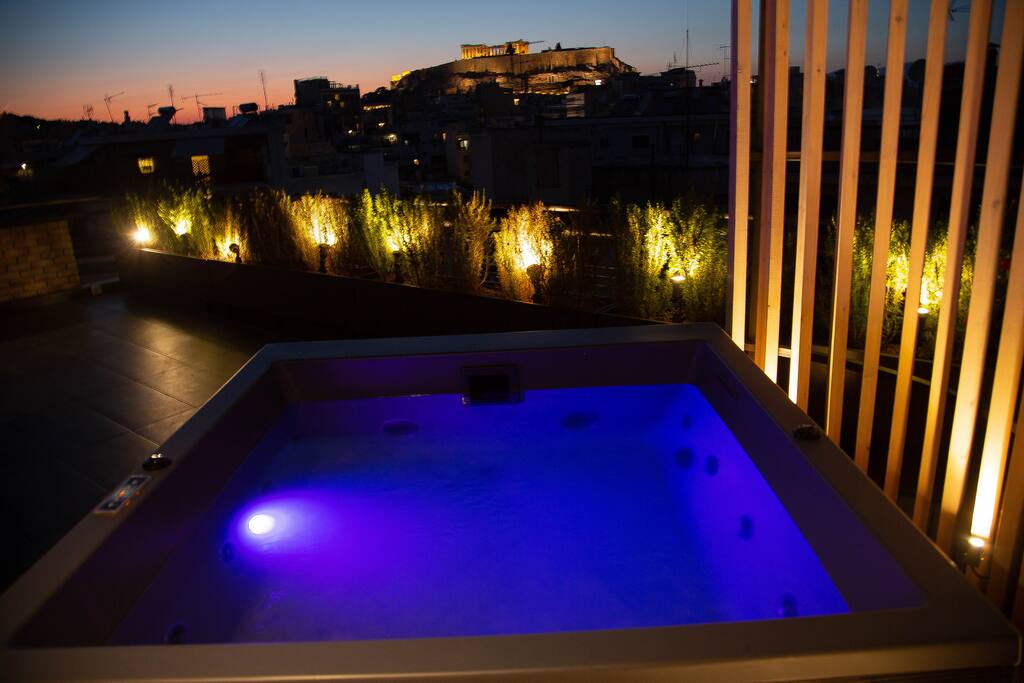 Relaxing Penthouse with Acropolis View & Jacuzzi
