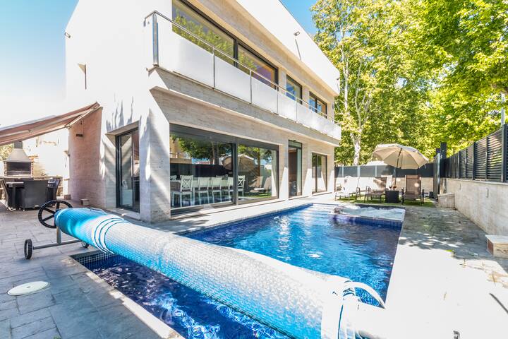 Villa de lujo. Piscina con jacuzzi. gallery image 3