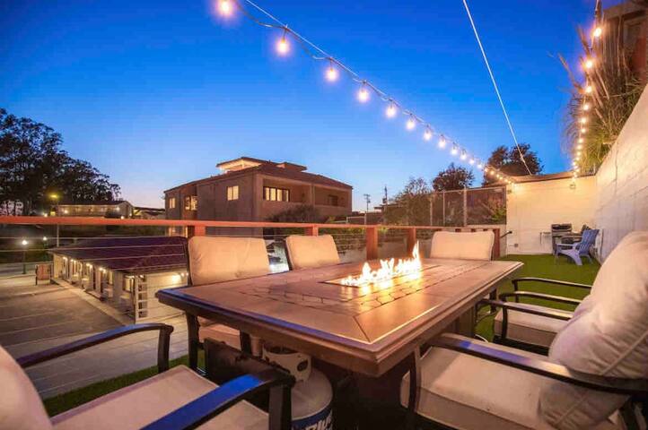 Coastal Retreat walking distance to Main Beach! gallery image 4