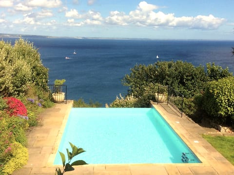 Mousehole house with stunning sea views, sleeps 10