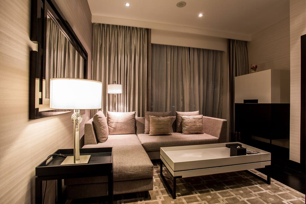 Canal Suite Lounge area