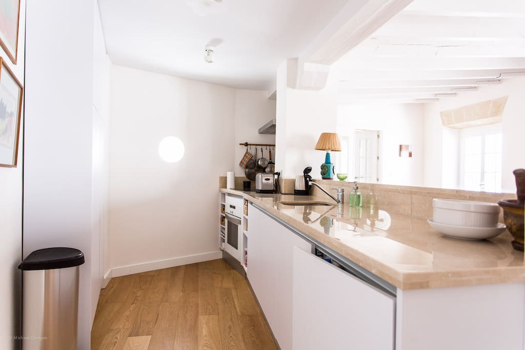 Luxury Apartment - Fully fitted kitchen