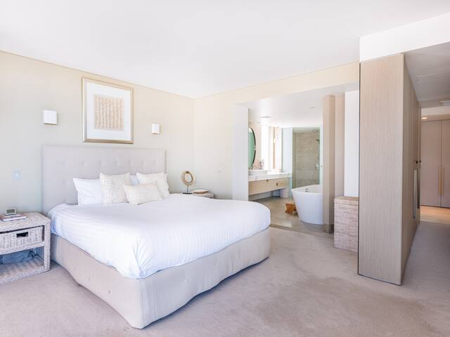 Ocean views and world class resort living in Bondi gallery image 5