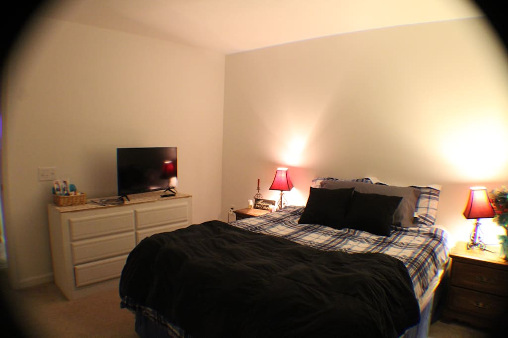 Guest room with queen bed and 32" t.v.