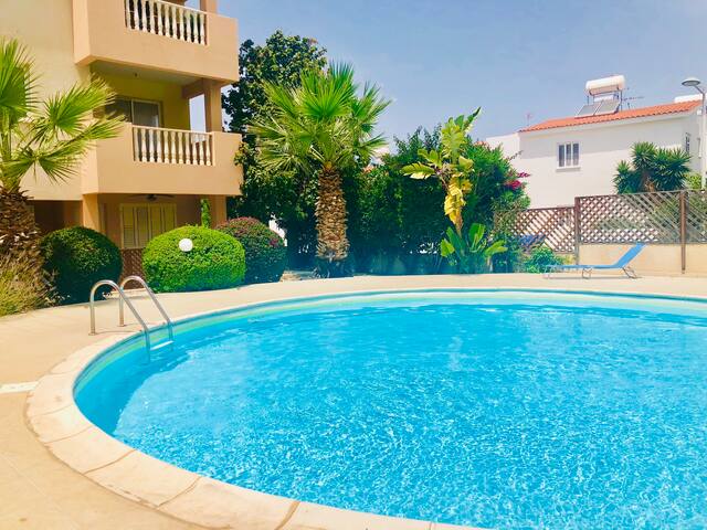 Large 2 bedroom apt. 10min beach.Free WIFI+KITCHEN