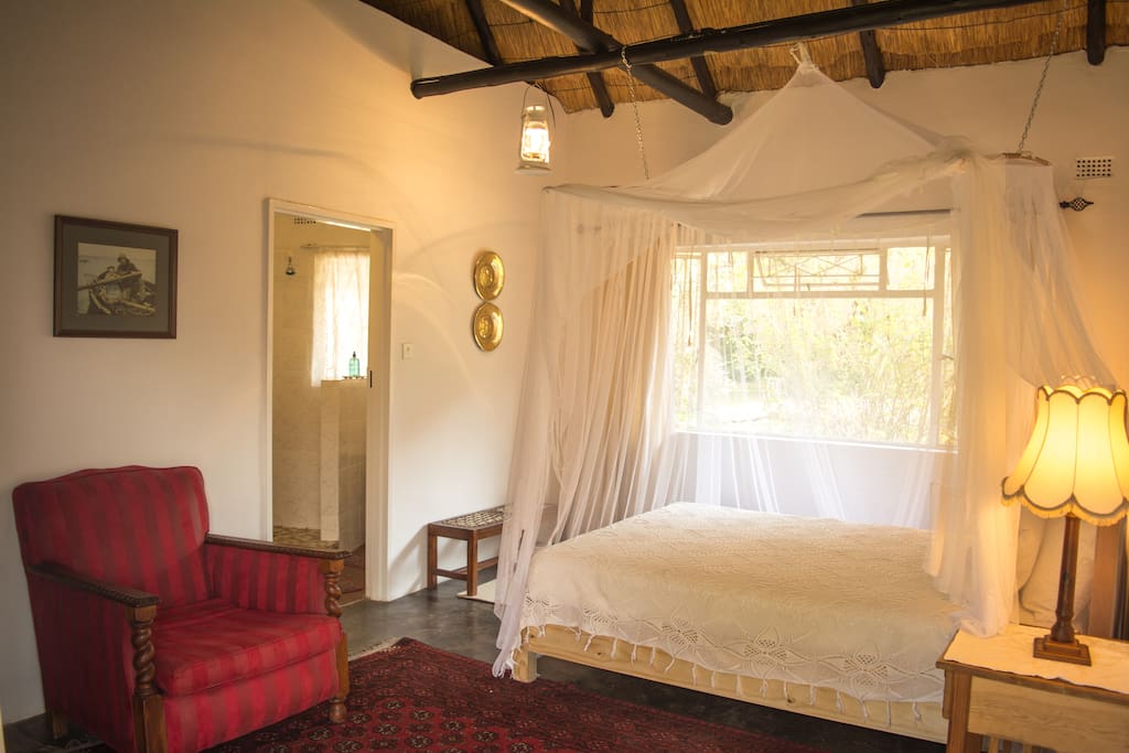 Spacious en-suite bedroom with over head ceiling fan