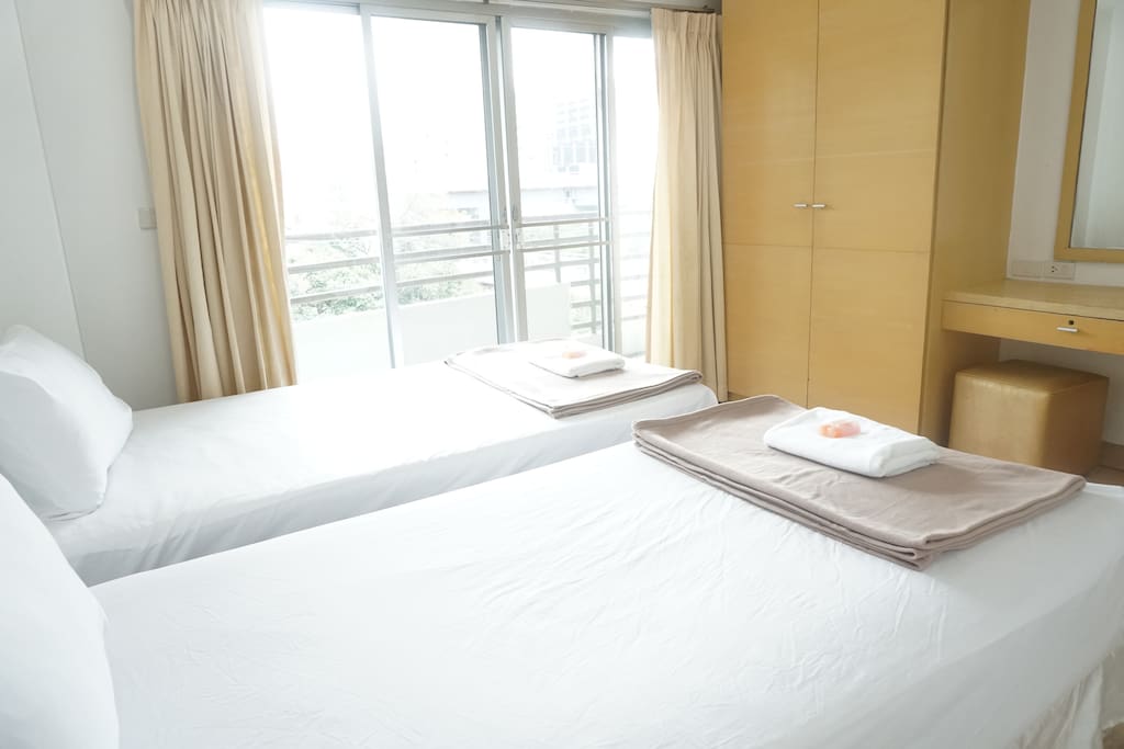 Bedroom 2 : 2 single bed