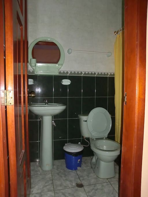 CUARTO DE BAÑO Y DUCHA