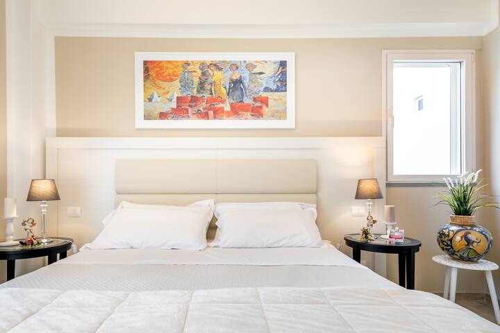 Sophisticated Ponte Vecchio Apartment with Rooftop Views gallery image 5