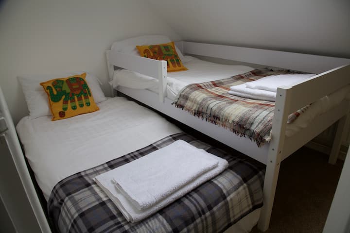 Trundle Bed Room