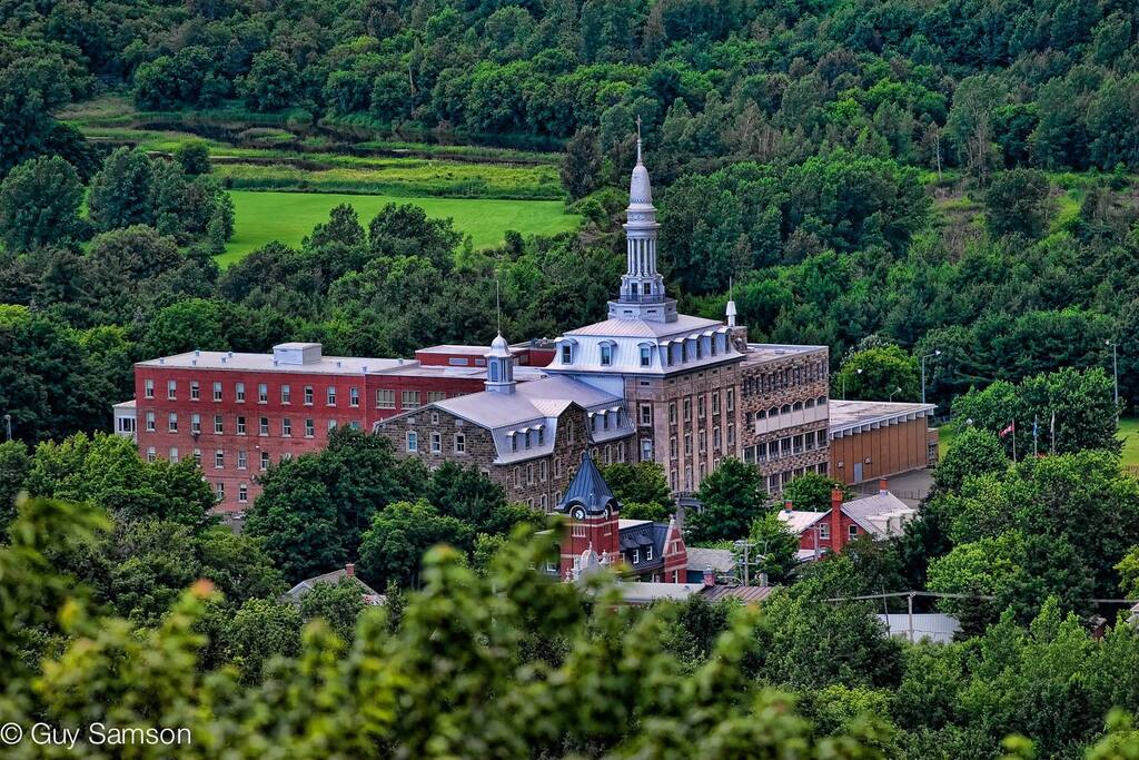 Complexe Sacré-Cœur de Victoriaville - Hébergement économique dans un milieu Historique
