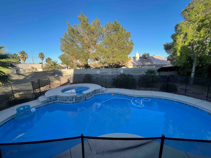 Thee Oasis Pool House - North Las Vegas, NV