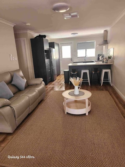 Successful Airbnb property: 3A Home & Away 2x2 - Unit 3A in City Of Kalgoorlie Boulder