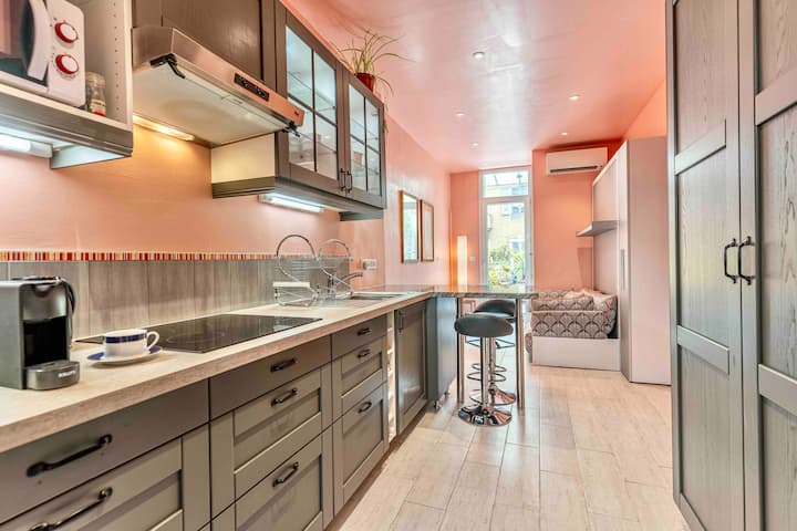 Renovated Studio + Sunny Terrace In Great Location - Nice