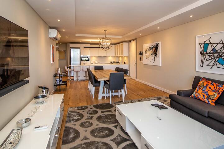 Stylish Two Bedroom Apartment in The Glengariff.