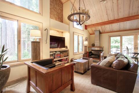 Luxury in Redwoods w/ Hot Tub and Fire Pit