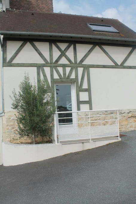 Entrée privative de la maisonnette