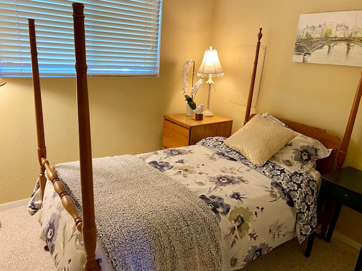 ห้องนอน 3 เตียงโปสเตอร์ 4 หลัง 