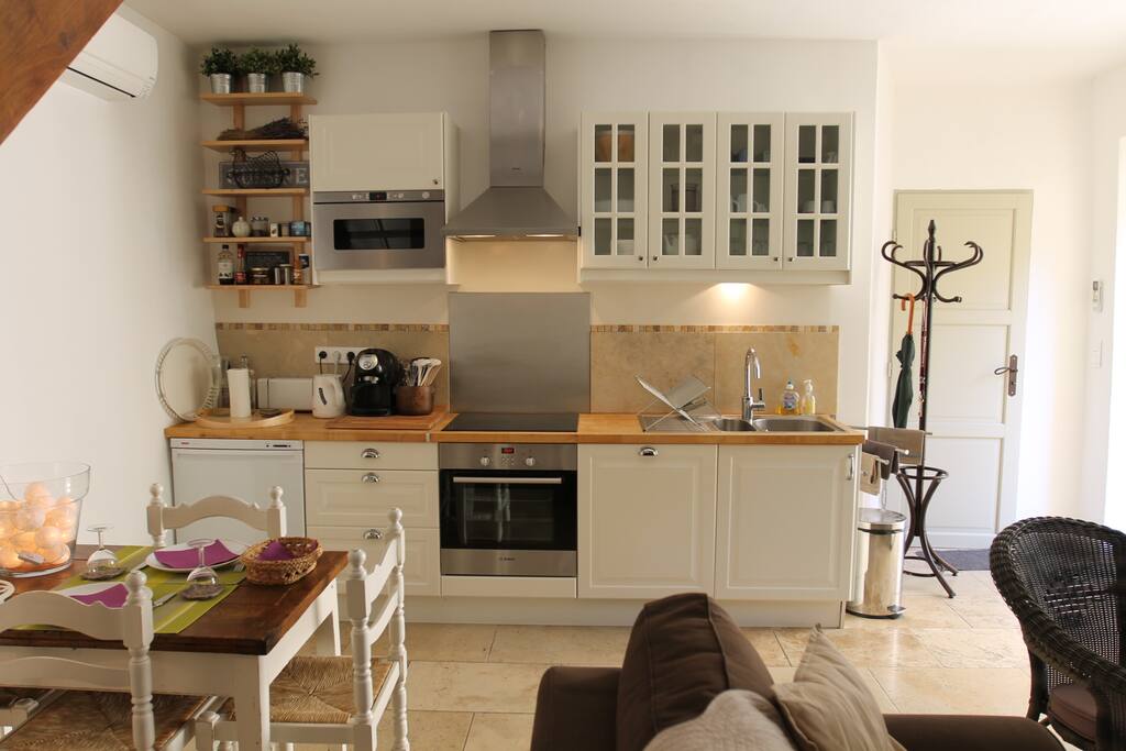 The Kitchen / La Cuisine