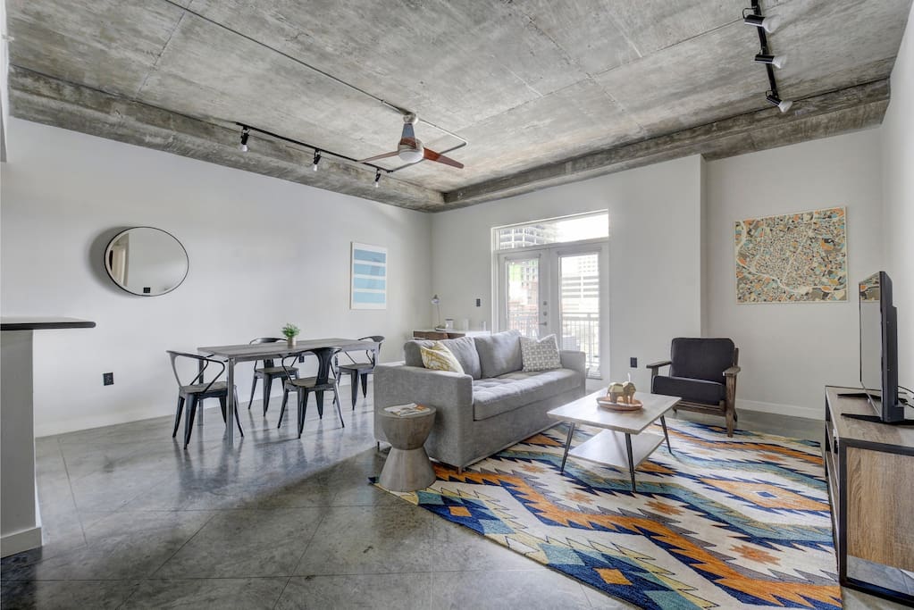 Huge one-bedroom, one-bathroom apartment in downtown Austin