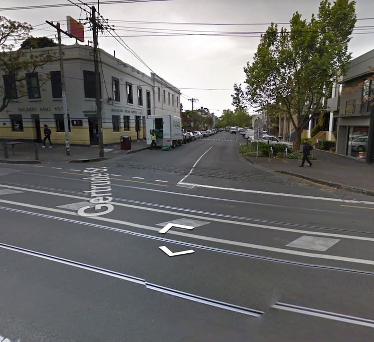 Amazing Fitzroy/Collingwood location amongst so many amazing shops, bars, cafes and restaurants