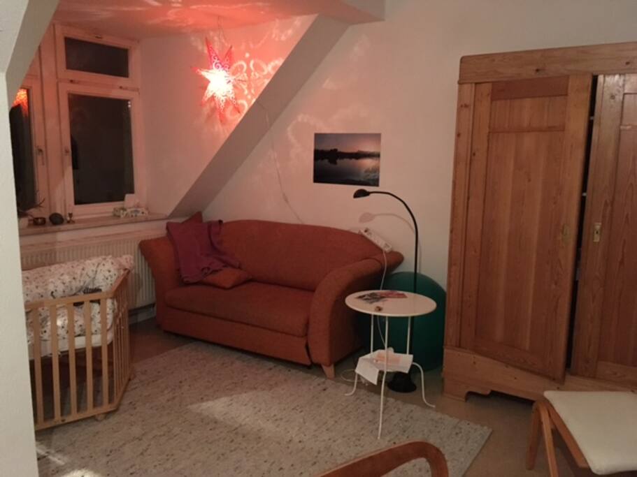 Wohnzimmer mit Schlafcouch