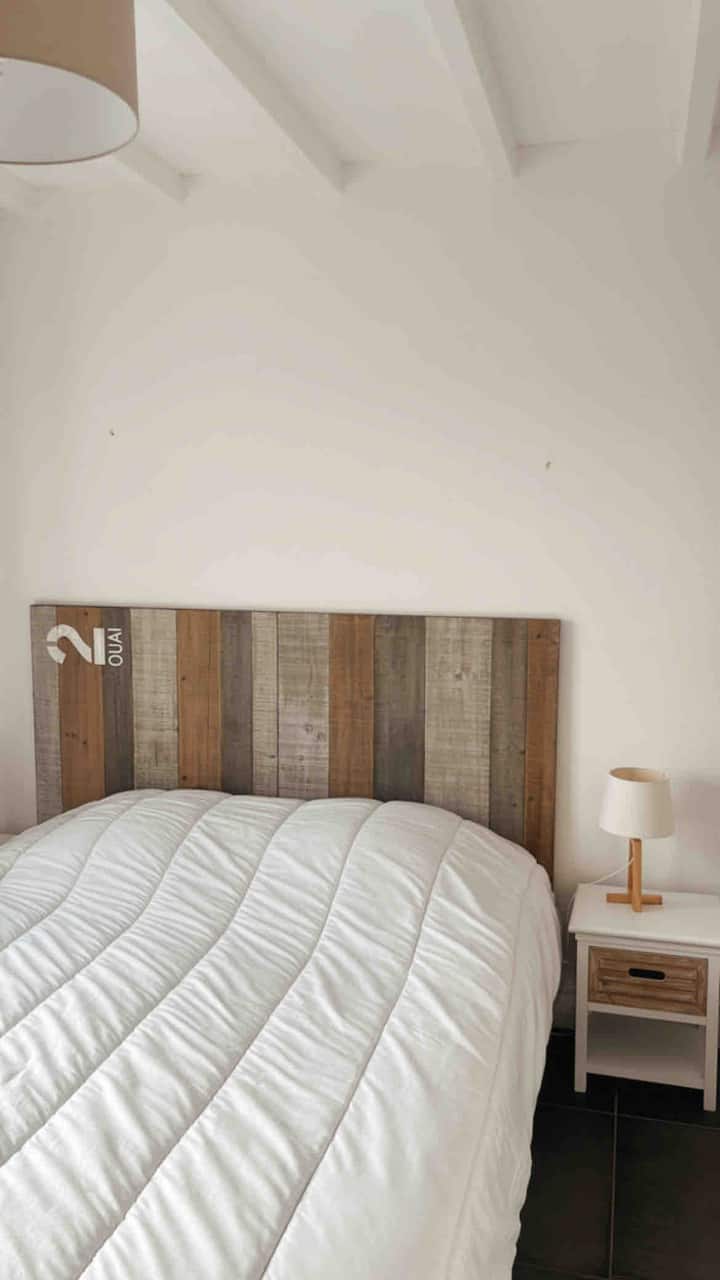 1 საძინებელი ორადგილიანი საწოლით პირველ სართულზე 