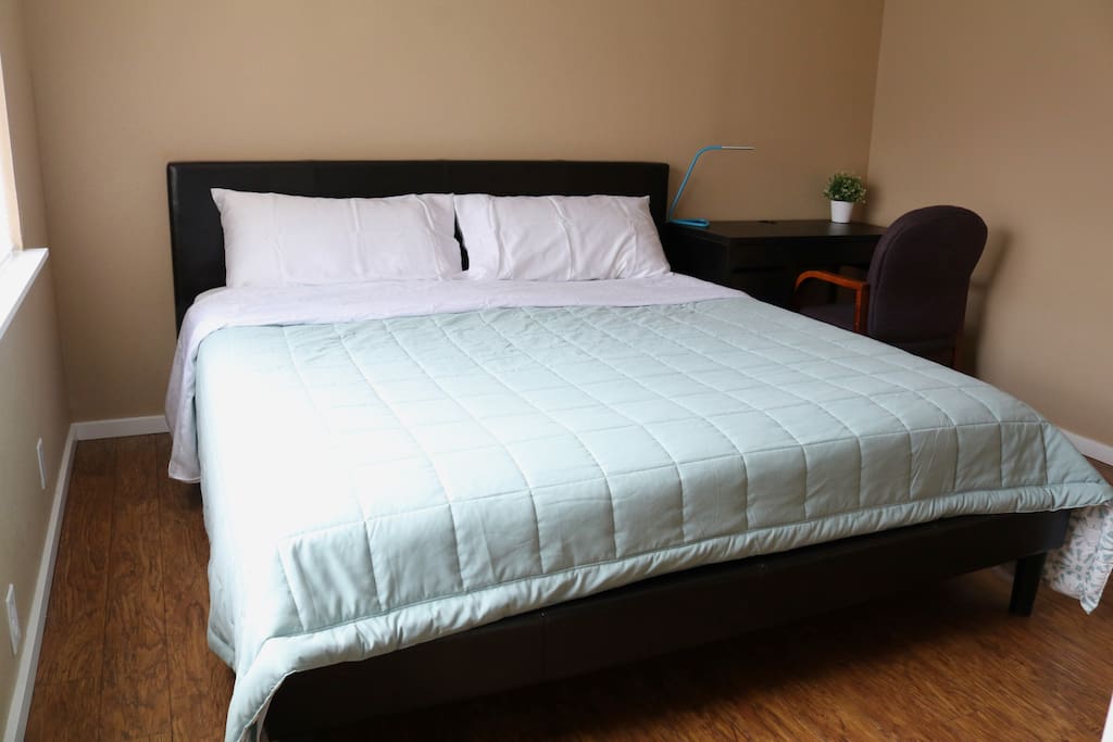 king size bed.