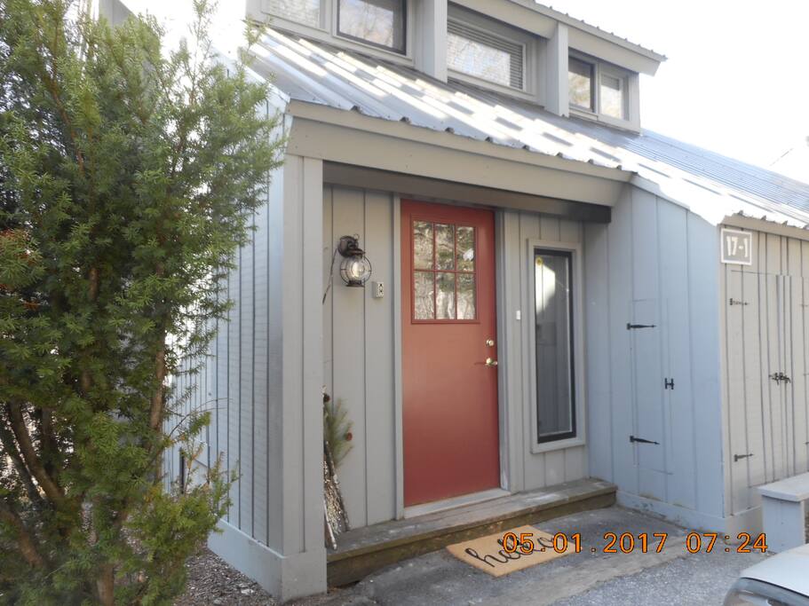 Private well lit entryway