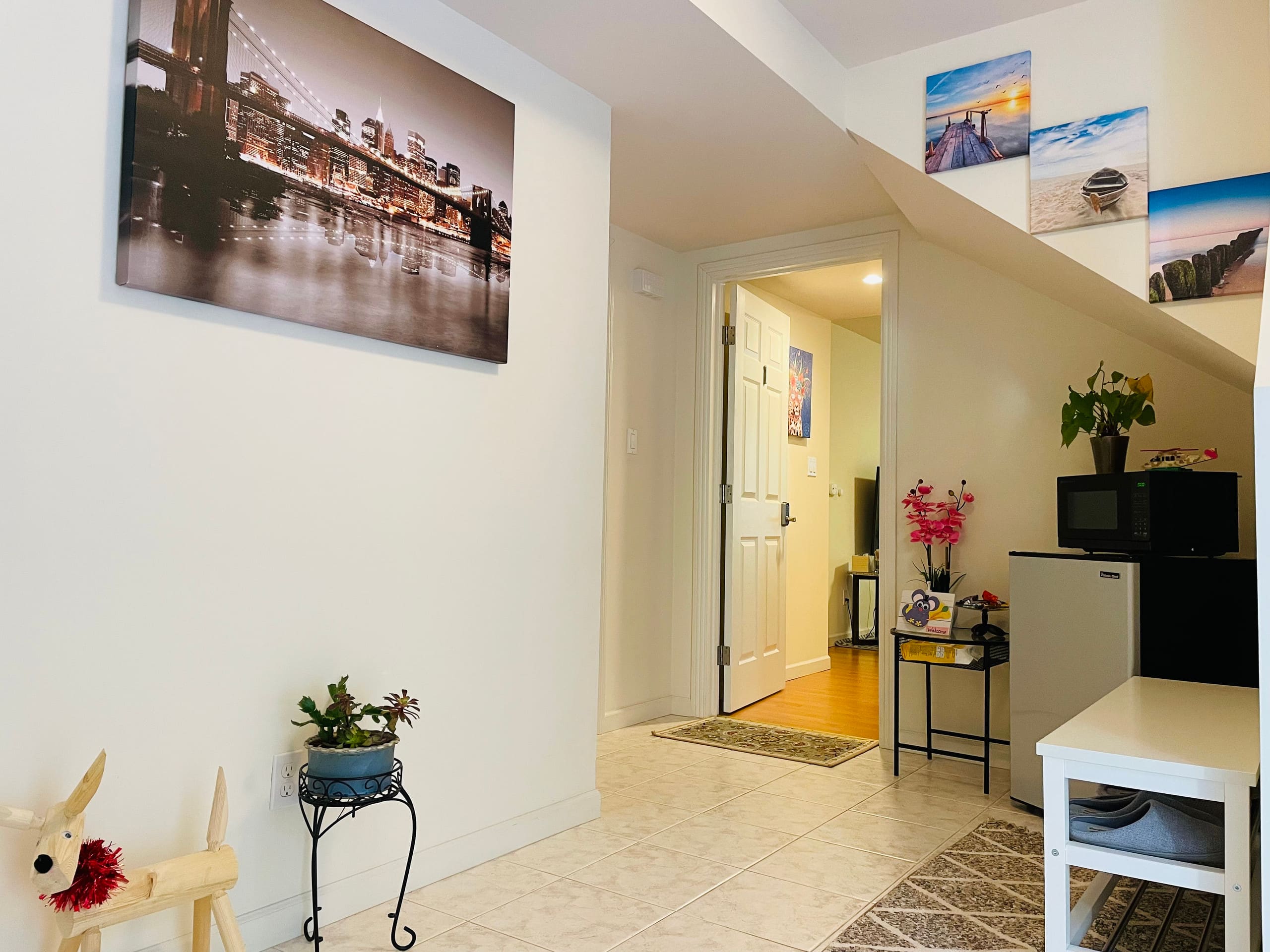 Relaxed 3B/2Ba Home with Private Parking - Image 70