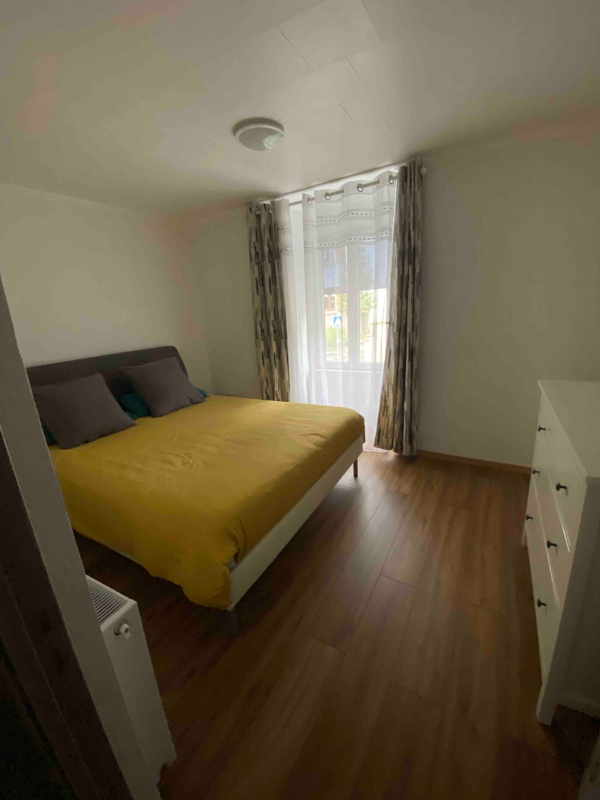 Spálňa: 1, jedno lôžko 160 x 2 m