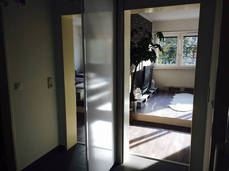 Blick vom Flur ins Schlaf/Wohnzimmer