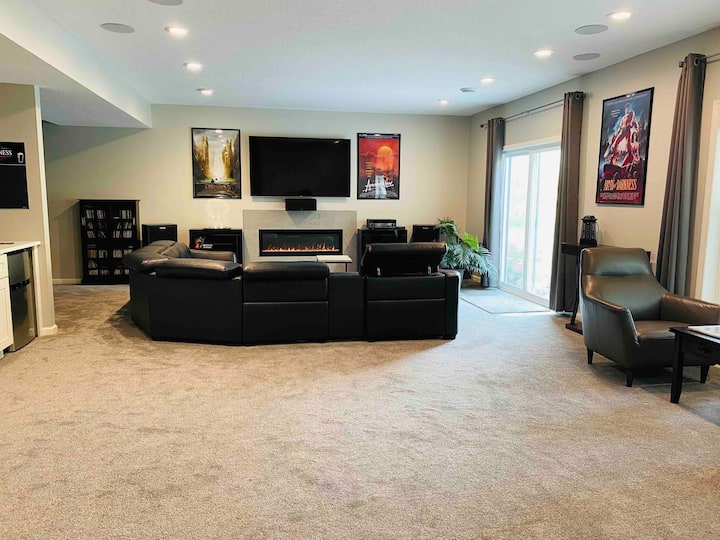 One Bedroom Suite In Plymouth (Entire Lower Level) - Maple Grove