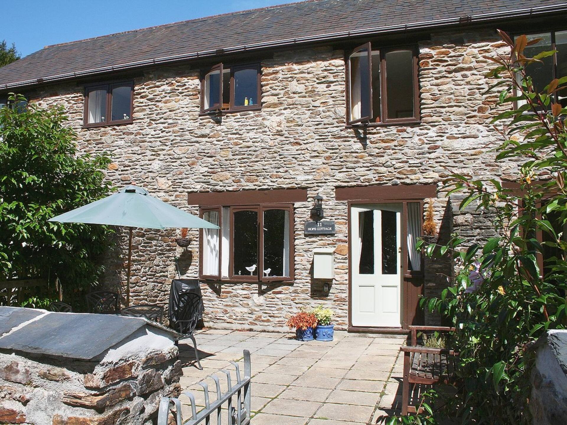 Hope Cottage, with swimming pools, South Devon