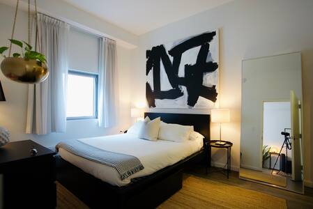 Cute and Modern Luxury Apartment in Times Square