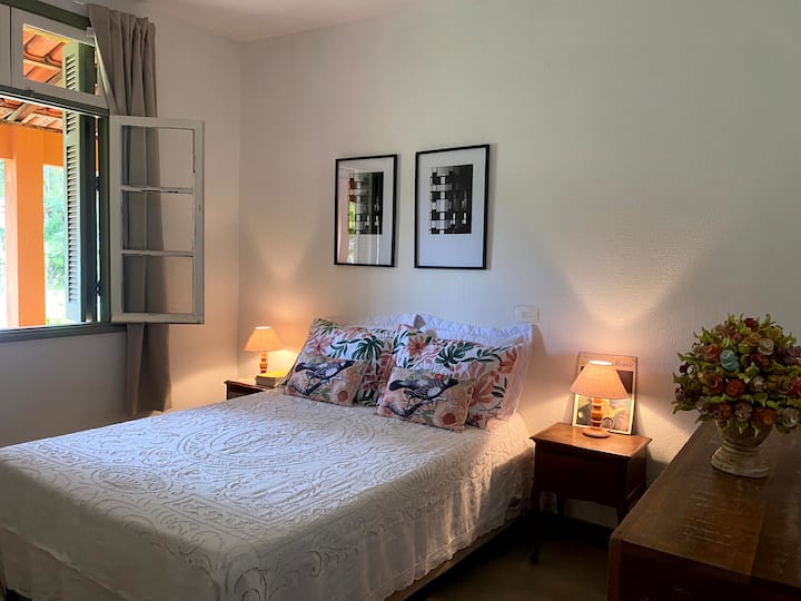 سرير كينج (يمكنك إضافة سرير إضافي) 