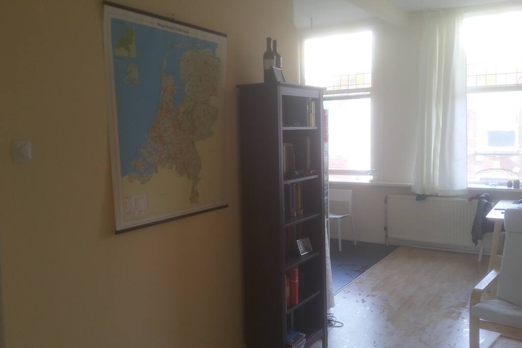 Woonkamer linkerzijde.