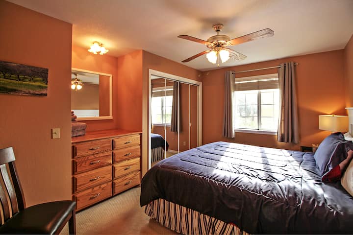 Третата спална соба има брачен кревет